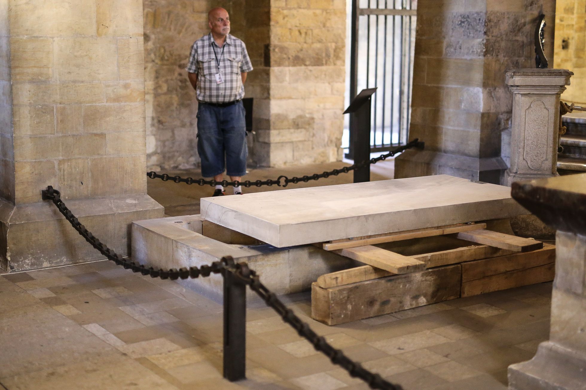 Pohřbení ostatků nejstarších Přemyslovců na Pražském hradě