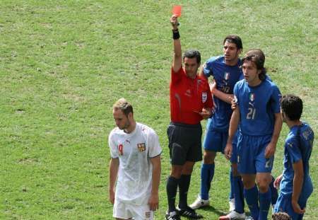 Česko - Itálie: Polák dostává červenou kartu