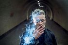 Konečně jsem mohl kouřit i při fotografování. Režisér Viktor Tauš na snímku pro časopis EGO.
