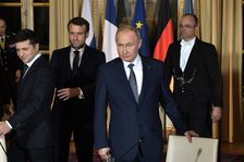 Zelenskyj už se s Putinem setkal. Jejich "chemie" oproti dnešku bije do očí