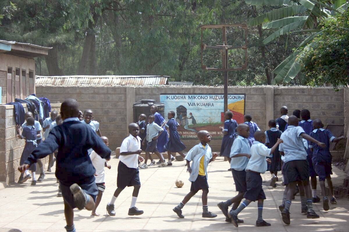 Keňa - škola Kicoshep ve slumu Kibera
