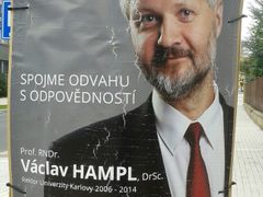 Jako nezávislý do Senátu kandiduje za zelené a za lidovce bývalý rektor UK Václav Hampl.
