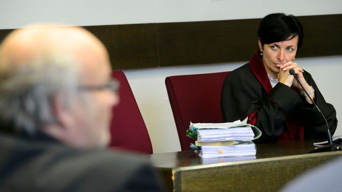 Lenka Bradáčová u soudu.