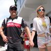 Valtteri Bottas z Alfy Romeo s přítelkyní Tiffany Cromwellovou ve VC Miami formule 1 2022