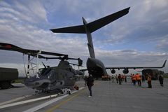 Evropská komise zahájila řízení s Českem. Šetří nákup amerických vrtulníků