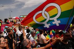 Pochodu EuroPride za práva gayů a leseb se ve Vídni zúčastnilo půl milionu lidí