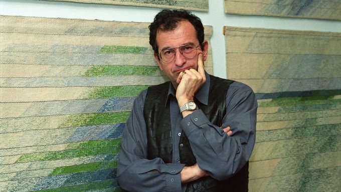Přední český psychiatr Cyril Höschl (na archivním snímku z roku 2002) zemřel v úterý ve věku 75 let.