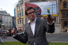 Liška píše Johnovi: Dejte si pozor na mecenáše Soukupa!