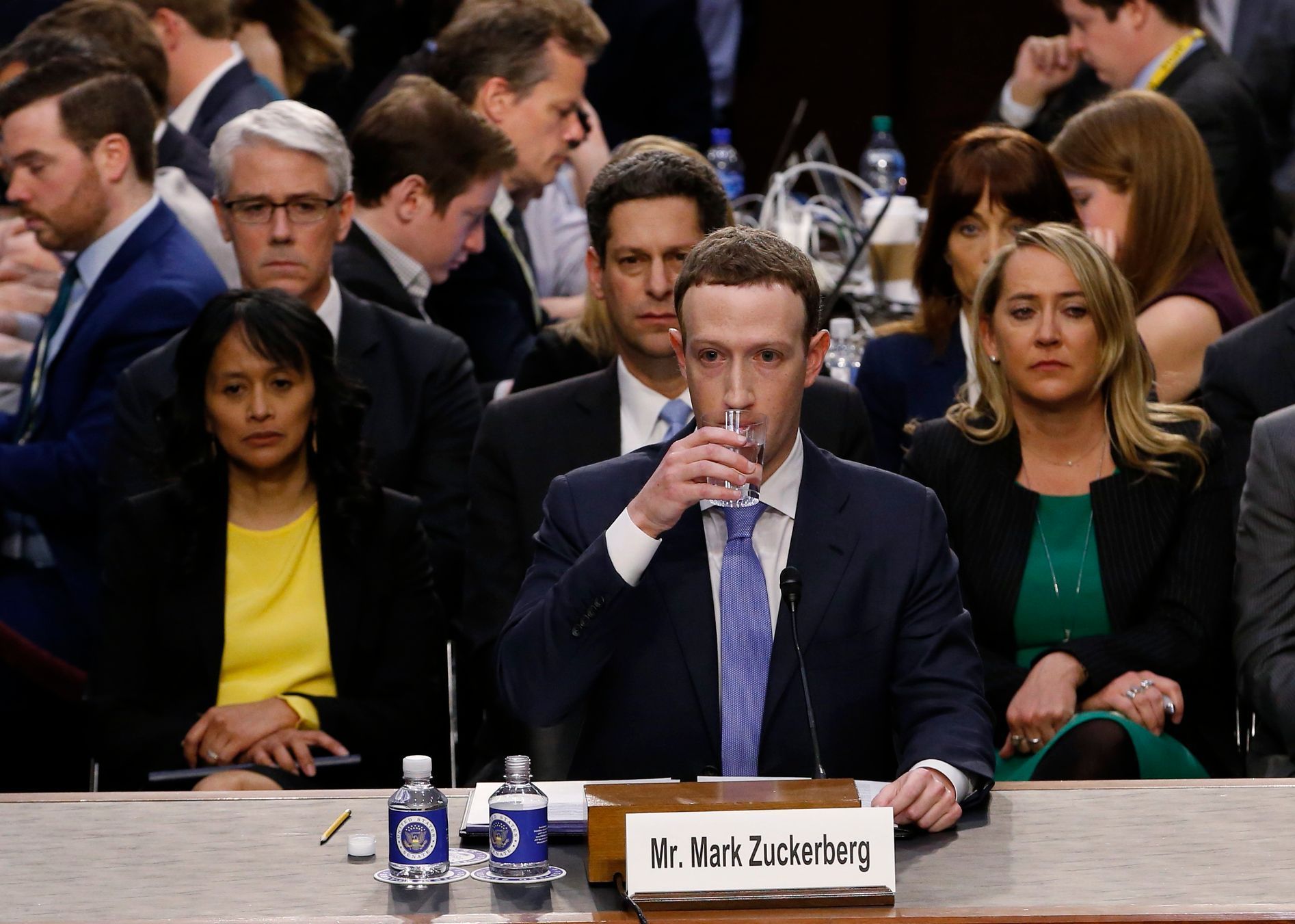 Mark Zuckerberg na společné schůzi právního a obchodního výboru Senátu