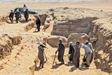 Zdivo Chentkausiny hrobky postupně odkrývali dělníci pocházející z vesnice Abúsír a Sakkára.