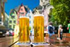 Obyvatelé Kolína nad Rýnem nejraději pijí Kölsch, speciální pivo v malé sklenici. Místní restaurace podávají svůj Kölsch spolu s "halven Hahn" - žitnou houskou se středně vyzrálou goudou.