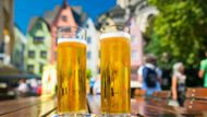 Obyvatelé Kolína nad Rýnem nejraději pijí Kölsch, speciální pivo v malé sklenici. Místní restaurace podávají svůj Kölsch spolu s "halven Hahn" - žitnou houskou se středně vyzrálou goudou.