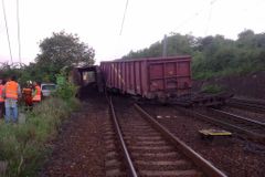 U Adamova vykolejil vlak, zablokoval koridor Brno-Praha