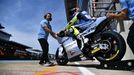 Filip Salač na motocyklu Moto2 týmu Gresini Racing při VC Francie 2022