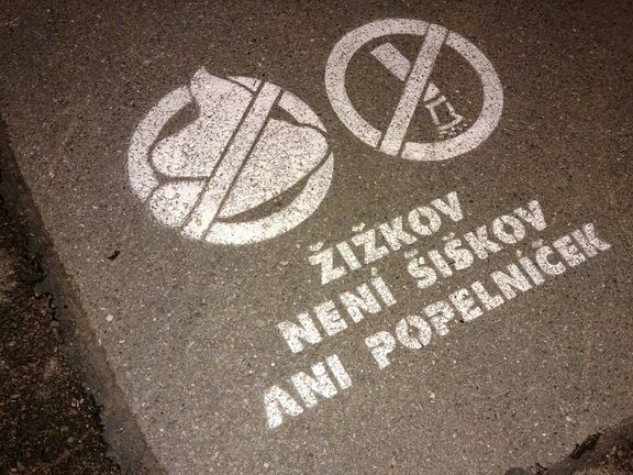 Původní nápis "Žižkov není šiškov ani popelníček" nahradí vizuály nové kampaně s Exkremanem