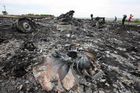 Civilní letadlo nad Ukrajinou zasáhla raketa odpálená z území proruských rebelů, potvrdili experti