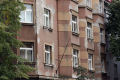 Praha vlastní 1300 prázdných bytů. Většinou jsou zdemolované, na opravy chybí miliony