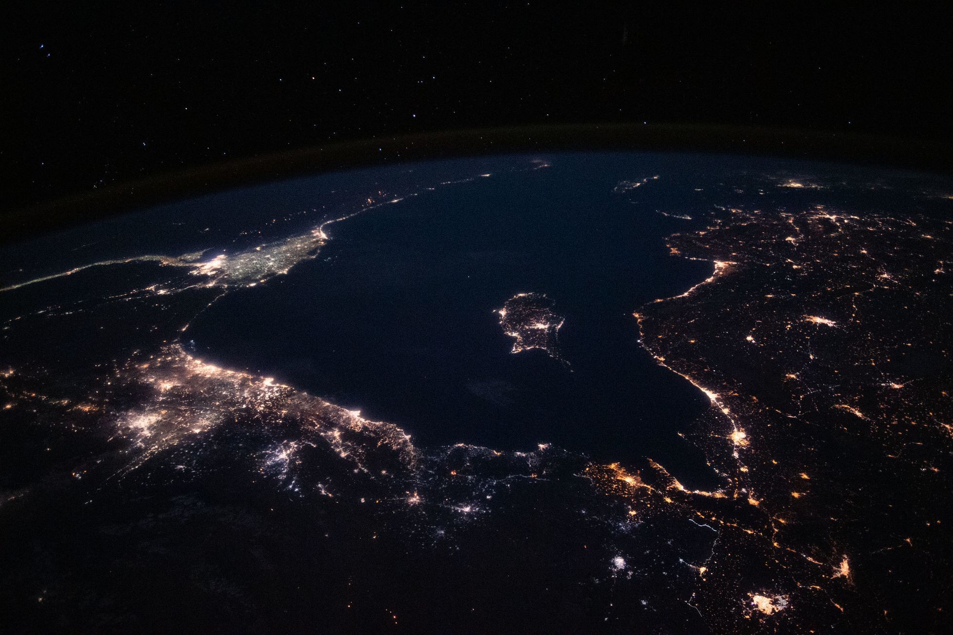 Япония из космоса ночью NASA