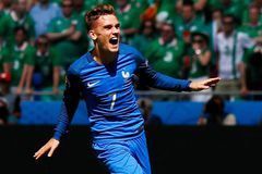 Irové bleskově udeřili, Griezmann ale dvěma góly poslal Francii do čtvrtfinále