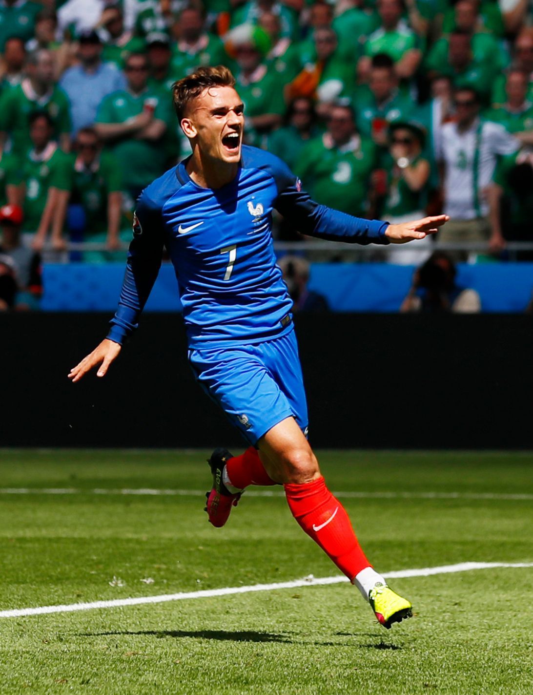 Euro 2016, Francie-Irsko: Antoine Griezmann  slaví gól na 2:1