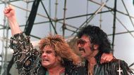 Ozzy Osbourne a Tony Iommi z Black Sabbath během koncertu Live Aid ve Philadelphii, 13. července 1985.