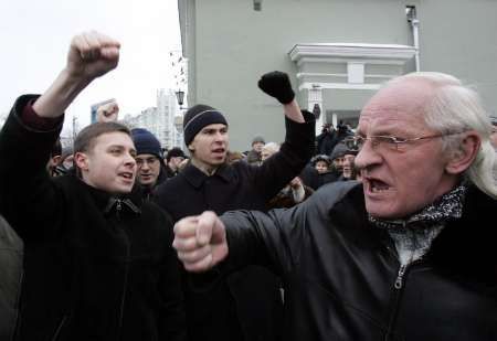 Demonstranti před ruským ministerstvem obrany žadali demisi ministra Sergeje Ivanova