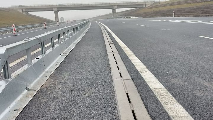 Po novém úseku dálnice D35 u Pardubic už jezdí řidiči. V budoucnu může nahradit D1; Zdroj foto: Ministerstvo dopravy