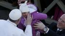 Pope Francis kisses a child as he arrives in Saint Peter's Square for his inaugural mass at the Vatican, March 19, 2013. Pope Francis celebrates his inaugural mass on Tuesday among political and religious leaders from around the world and amid a wave of hope for a renewal of the scandal-plagued Roman Catholic Church. REUTERS/Tony Gentile (VATICAN - Tags: RELIGION POLITICS) Published: Bře. 19, 2013, 9:41 dop.