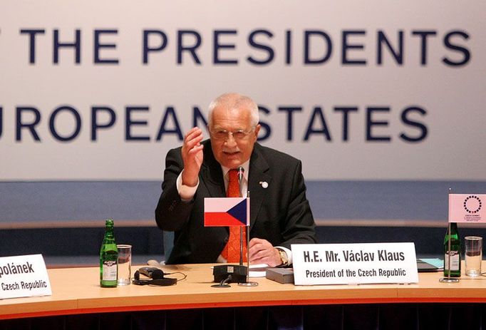 Václav Klaus při úvodním projevu na prezidentském zasedání v rotundě pavilonu A.