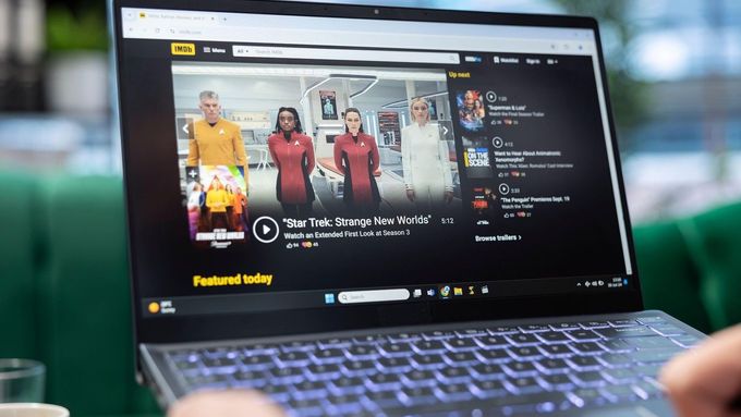 Americká filmová databáze Internet Movie Database (IMDb) oficiálně vznikla 17. října 1990.