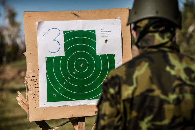 Sportovci pilovali střelbu na statický terč z různé vzdálenosti. Instruktoři byli s výsledky svých svěřenců spokojeni.