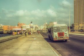Na jaře 1989 vyrazil na Kubu, přivezl jedinečné fotky. Čech vzpomíná na auta i bunkry