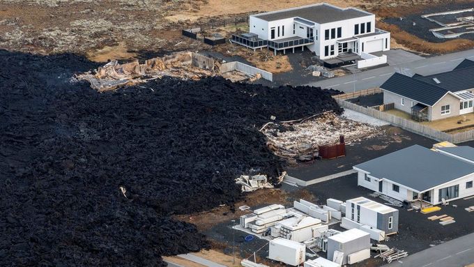 Pohled na město Grindavík, které sopečná aktivita zasáhla nejvíce.