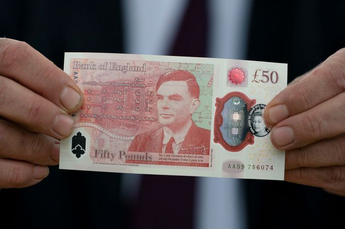 Nová britská bankovka s Alanem Turingem, matematikem, který položil základy pro informatiku a umělou inteligenci.