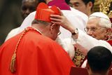 Kardinál Timothy Dolan z USA při uvádění do úřadu