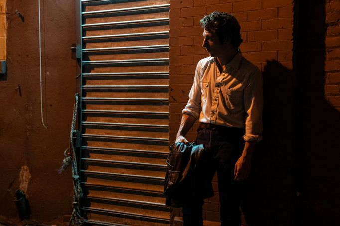 Jeremy Allen White jako Bruce Springsteen ve filmu Springsteen: Vysvoboď mě z neznáma.