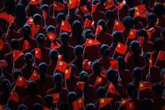 Čínská komunistická strana mučí své členy, tvrdí Human Rights Watch. Mají se přiznat ke korupci