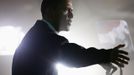 U.S. President Barack Obama addresses the crowd at a campaign event inside a very dusty building at the Franklin County fairgrounds in Hilliard, Ohio, November 2, 2012. REUTERS/Larry Downing (UNITED STATES - Tags: POLITICS ELECTIONS) Published: Lis. 2, 2012, 3:48 odp.