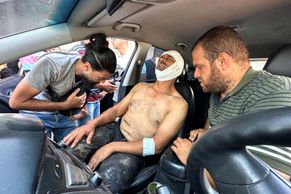 Útok na nemocnici v Gaze a masové protesty v Tel Avivu: tlak na Netanjahua roste