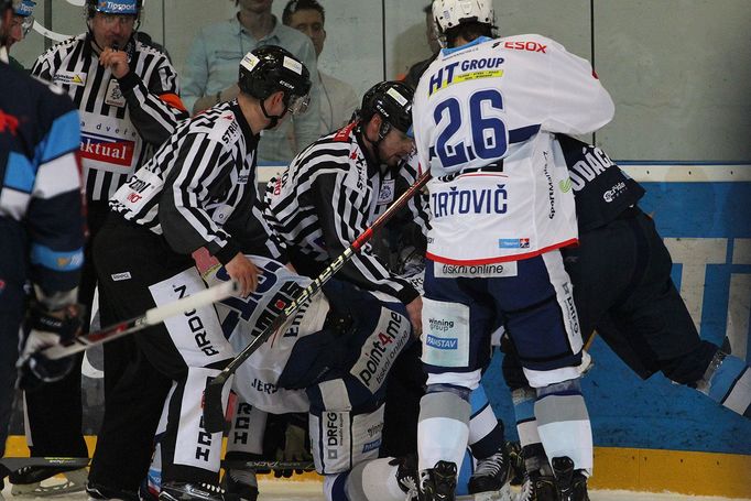 4. semifinále play off extraligy 2018/19, Kometa Brno - Liberec: Martin Zaťovič a souboj u mantinelu