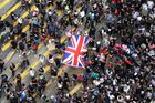 Spojené království, ochraňuj Hongkong, křičeli demonstranti před britským konzulátem