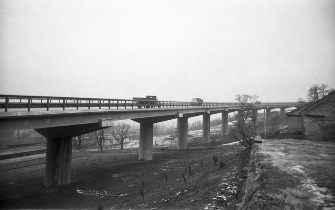 Stavba dopravní eskapády. Únor 1968.