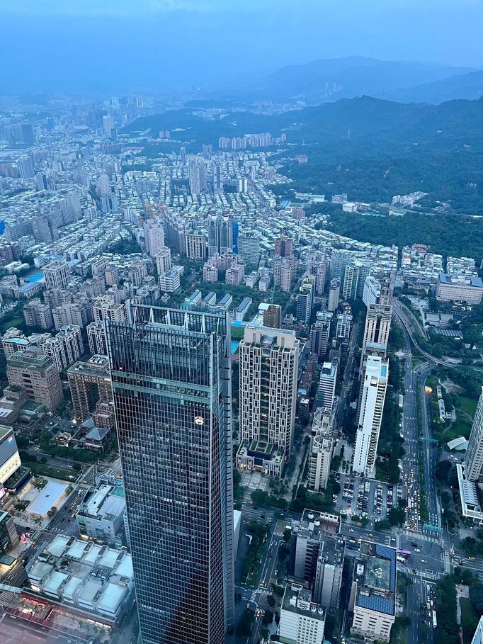 Pohled z tchajwanského mrakodrapu Taipei 101.