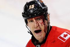 VIDEO Ostrý zákrok v NHL. Cole si tři zápasy nezahraje