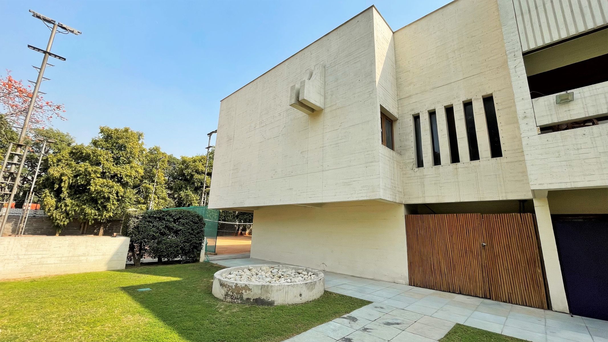 Ambasáda Dillí, brutalismus, Karel Filsak, Indie, velvyslanectví
