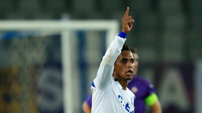 Eric Pereira (Pandurii) slaví fenomenální gól do sítě Fiorentiny