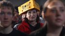 A woman wearing a Romney-Ryan cheese head hat listens as Republican presidential nominee Mitt Romney is introduced in West Allis, Wisconsin November 2, 2012. REUTERS/Brian Snyder (UNITED STATES - Tags: POLITICS ELECTIONS USA PRESIDENTIAL ELECTION) Published: Lis. 2, 2012, 6:40 odp.