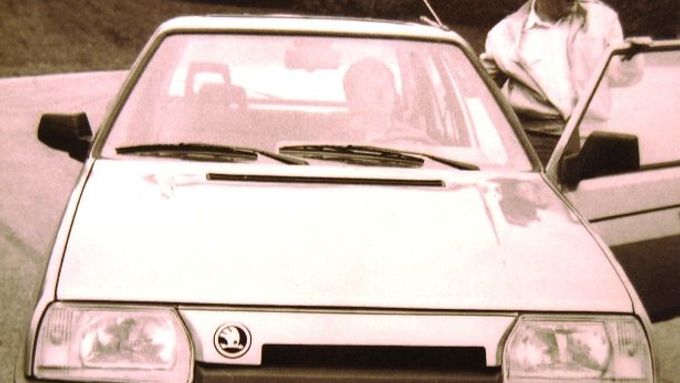 Škoda. Jednoznačný vítěz. Automobilů této značky, které přitom pamatují komunismus, jezdí po českých silnicích až dosud stále mnoho. V roce 1989 si jich lidé k provozu zaregistrovali celkem 51 265.
