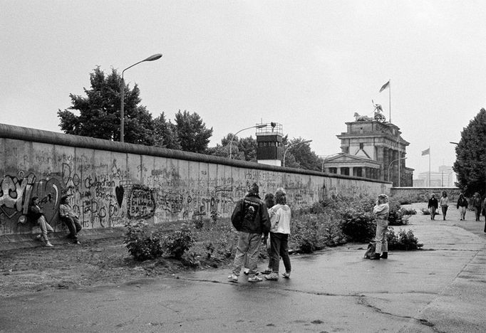 Červen 1989 a Berlínská zeď u Braniborské brány.