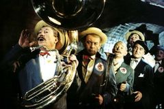 Takhle ten socialismus nevybudujeme, soudruzi! Čím vadil film Hudba z Marsu?